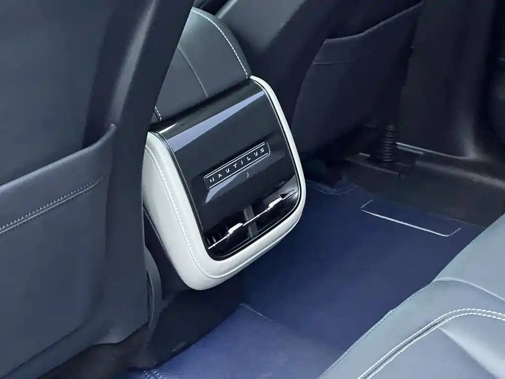 Voyager 2025 2.0T four-wheel drive Zunyi hybrid version купить на сайте DeffCars