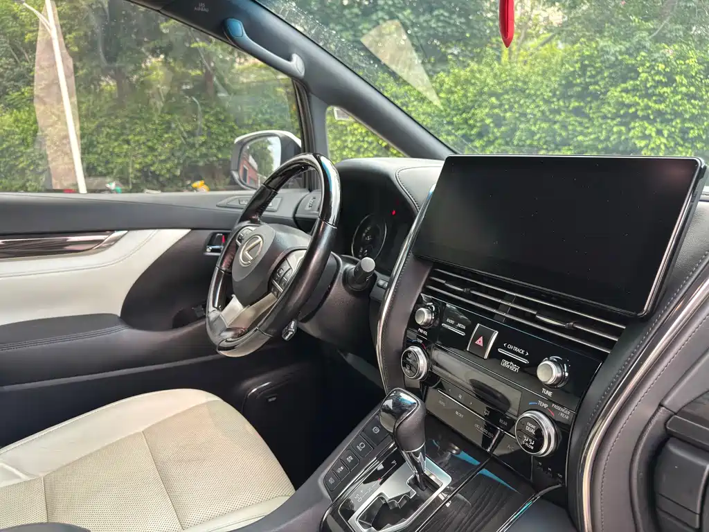 Lexus LM 2020 300h four-seat Royal Edition купить на сайте DeffCars