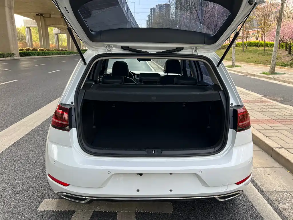 Golf 2018 230TSI automatic luxury model купить на сайте DeffCars
