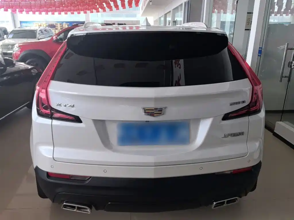 Cadillac XT4 2022 28T two-wheel drive fashion model купить на сайте DeffCars