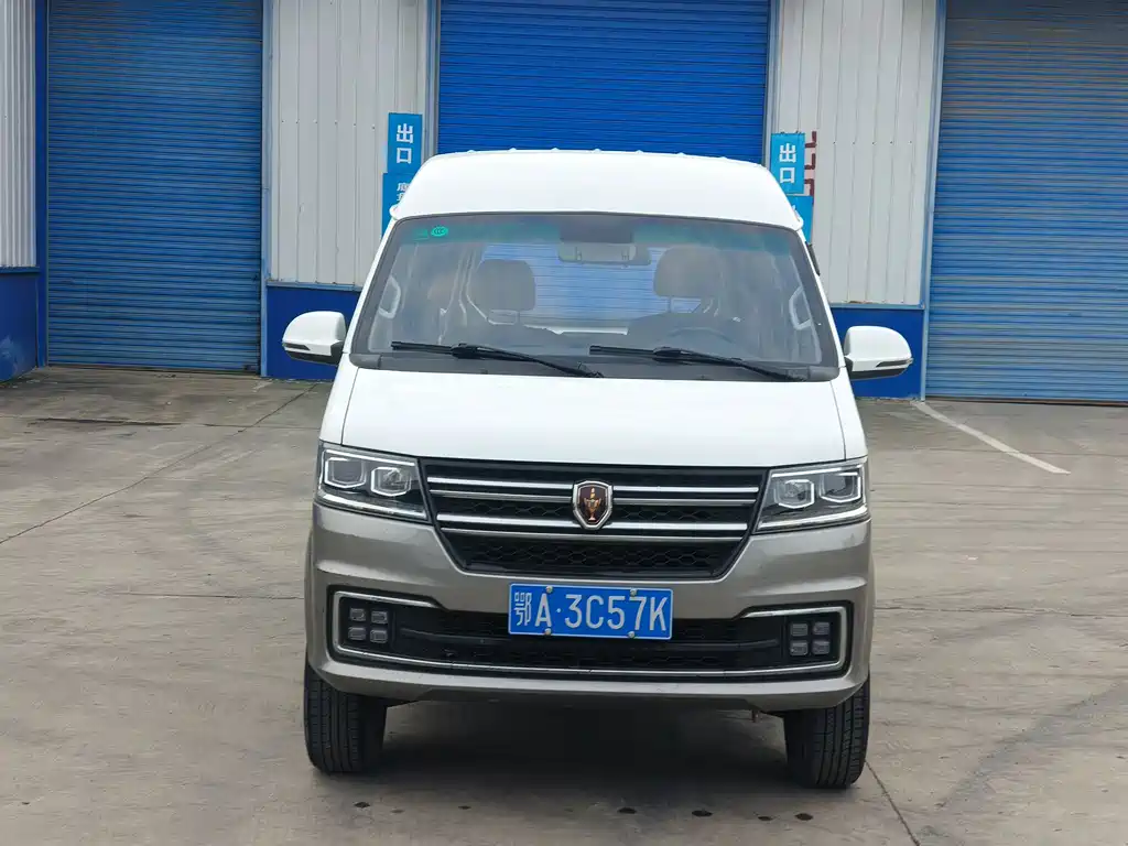 New Hiace S 2023 1.5L Fortune Edition Bus 5/6/7 Seats Central Air Conditioning Version SWC15M купить на сайте DeffCars