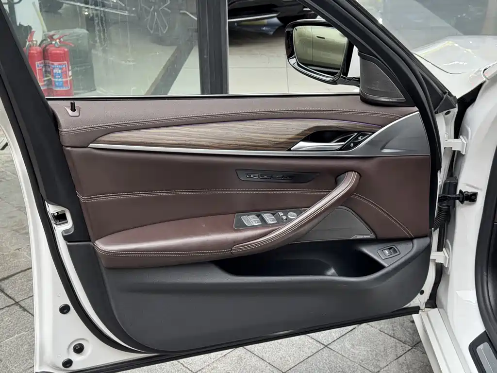 BMW 5 Series 2020 530Li Exclusive Luxury Package купить на сайте DeffCars