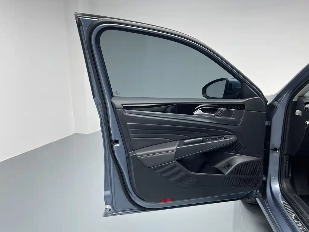 Passat 2022 330TSI Deluxe Edition купить на сайте DeffCars