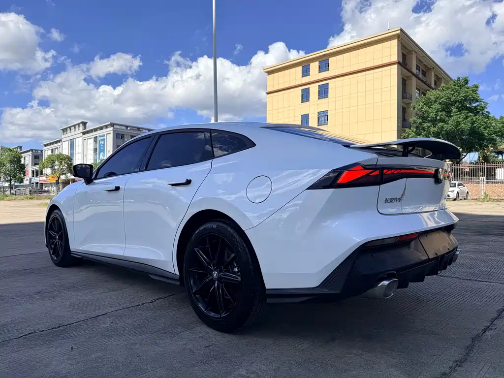 Changan UNI-V 2023 1.5T premium model купить на сайте DeffCars