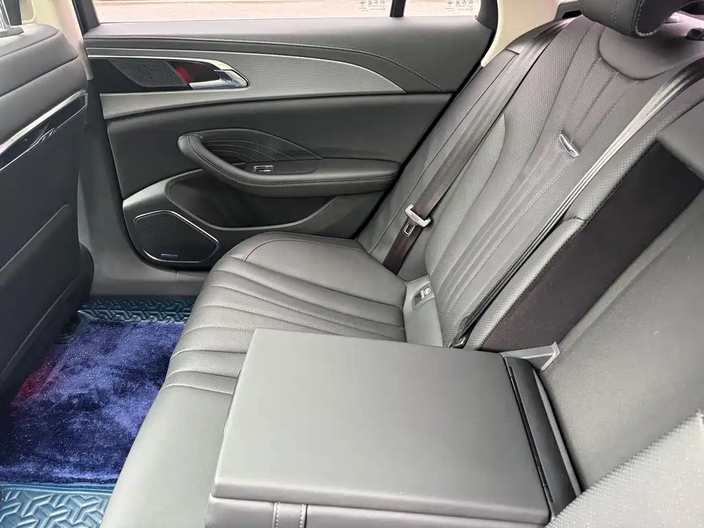 Hongqi H5 2023 1.5T DCT Zhilian Qiyun Edition купить на сайте DeffCars