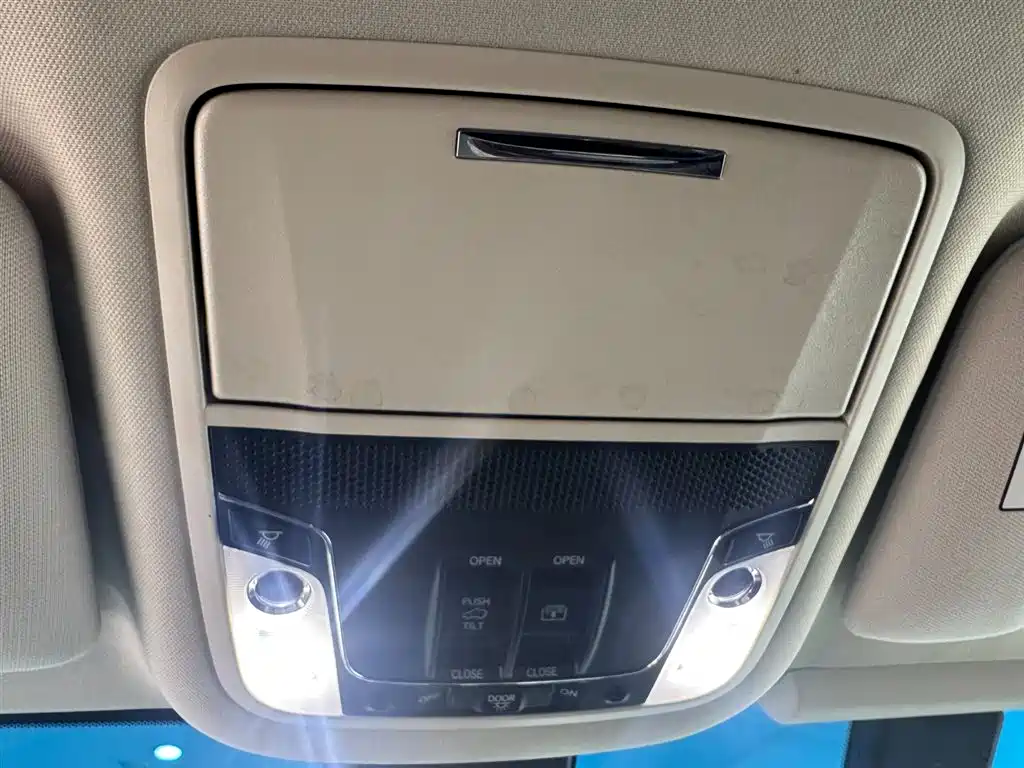 Alison 2022 2.0L e:HEV Deluxe Edition купить на сайте DeffCars