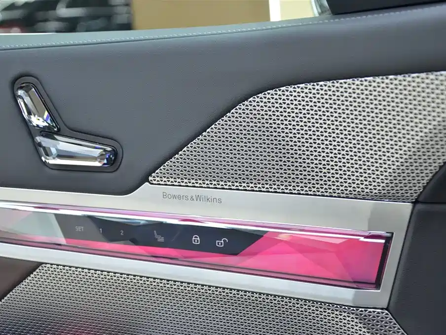 BMW 7 Series 2023 740Li Leading M Sports Package купить на сайте DeffCars