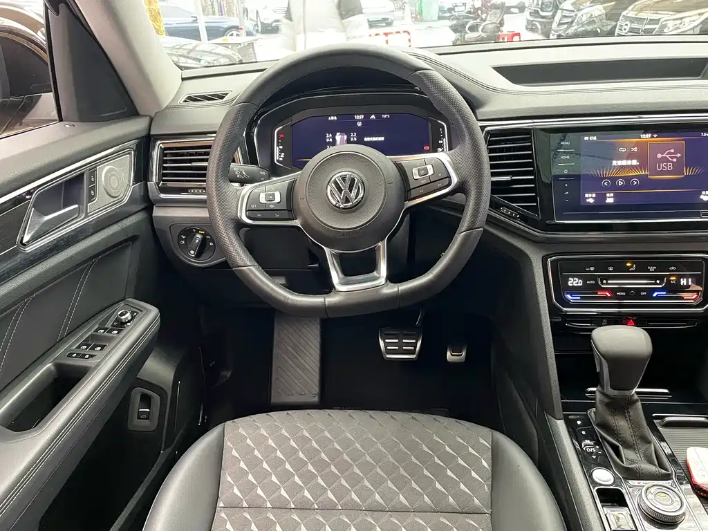 Touron 2020 Touron X facelift 380TSI four-wheel drive luxury version купить на сайте DeffCars