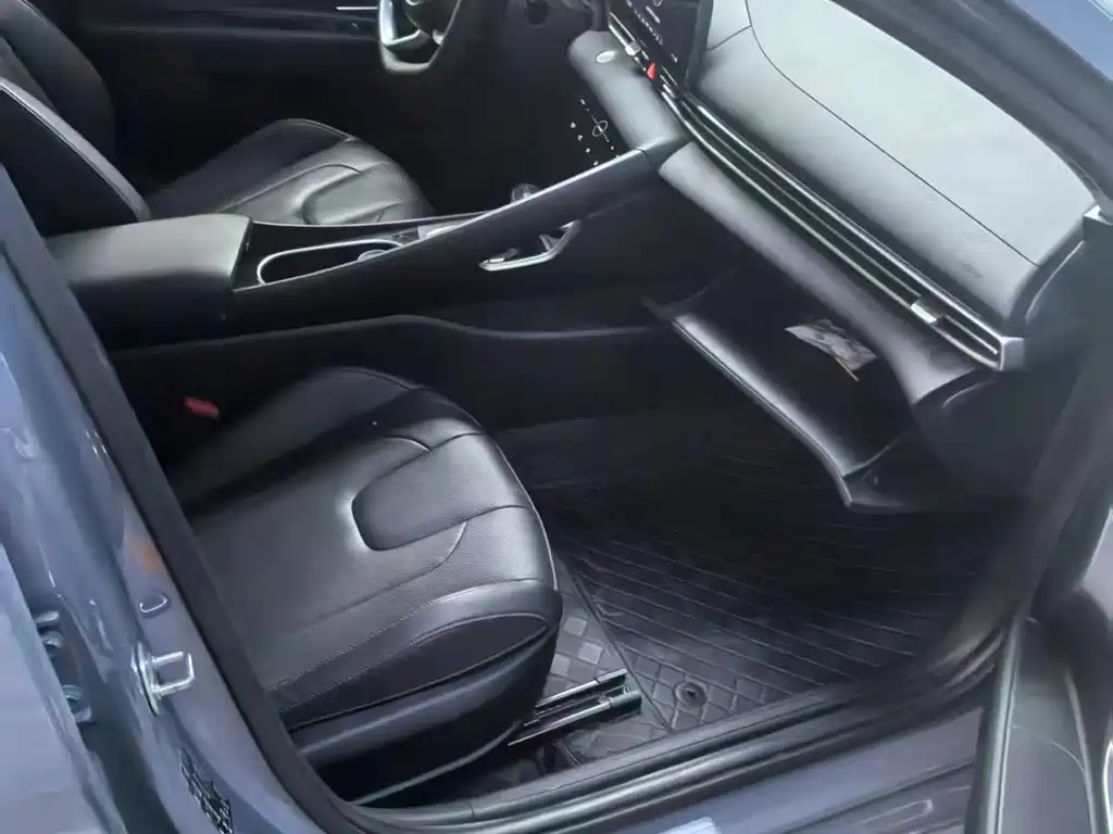 Elantra 2022 1.5L CVT LUX Premium Edition купить на сайте DeffCars