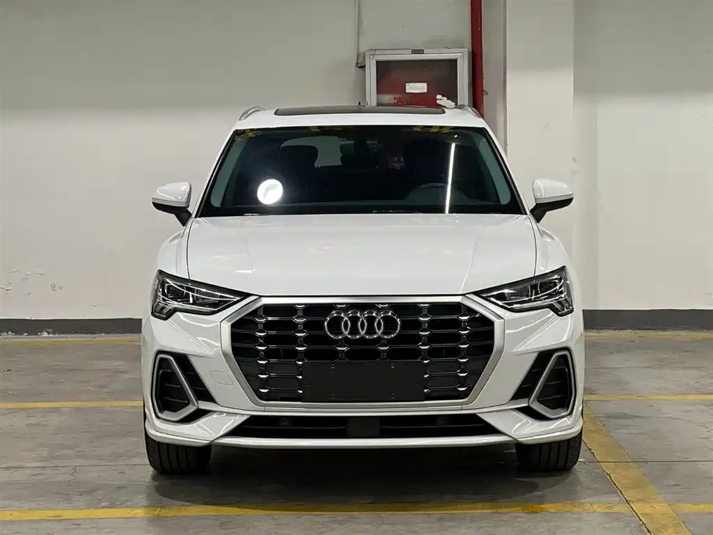 Audi Q3 2022 35 TFSI Fashionable and Dynamic купить на сайте DeffCars