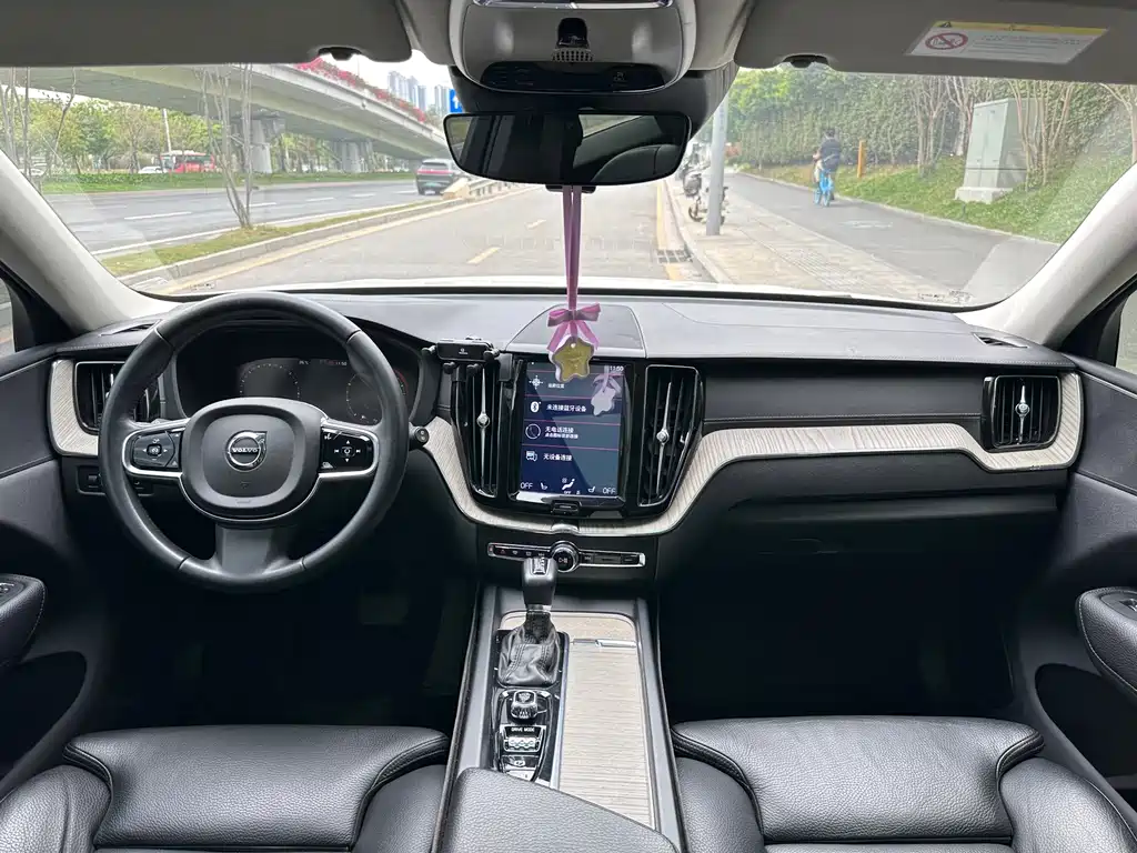 Volvo XC60 2020 T5 four-wheel drive Zhiyuan Deluxe Edition купить на сайте DeffCars