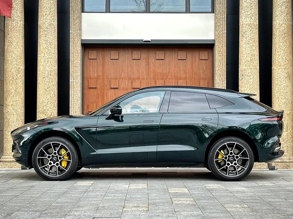 Aston Martin DBX 2020 4.0T V8 купить на сайте DeffCars