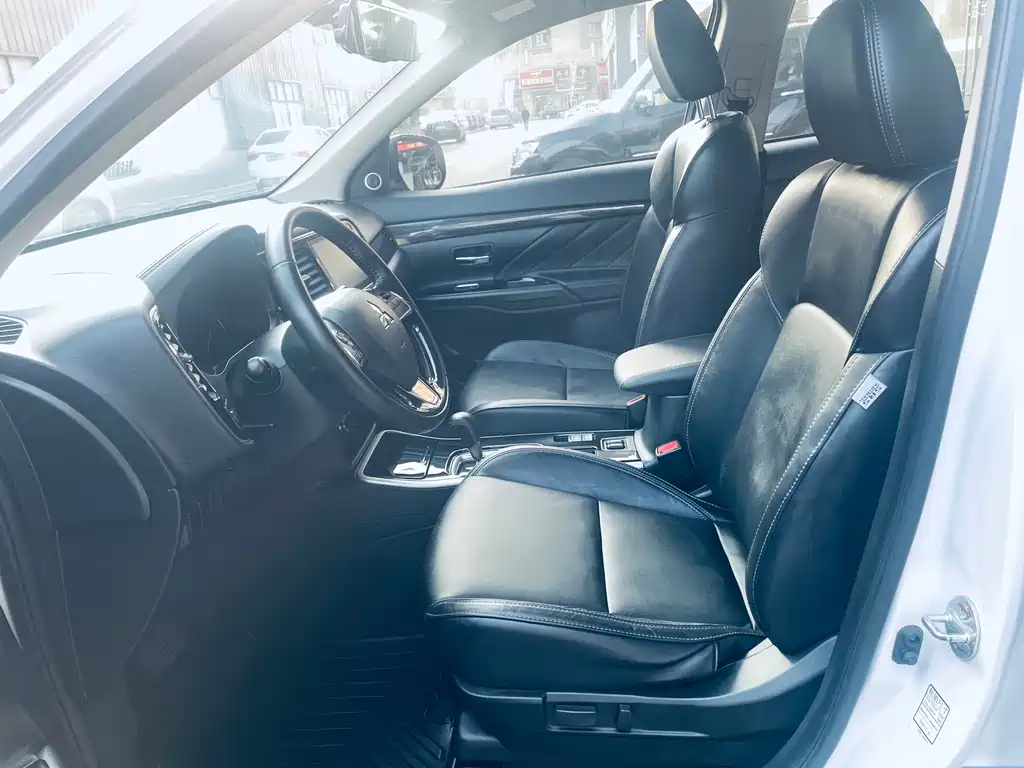 Outlander 2019 2.0L 2WD Enjoy Edition 7 seats National V купить на сайте DeffCars