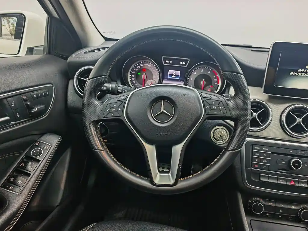 Mercedes-Benz GLA 2016 GLA 200 Fashion Model купить на сайте DeffCars