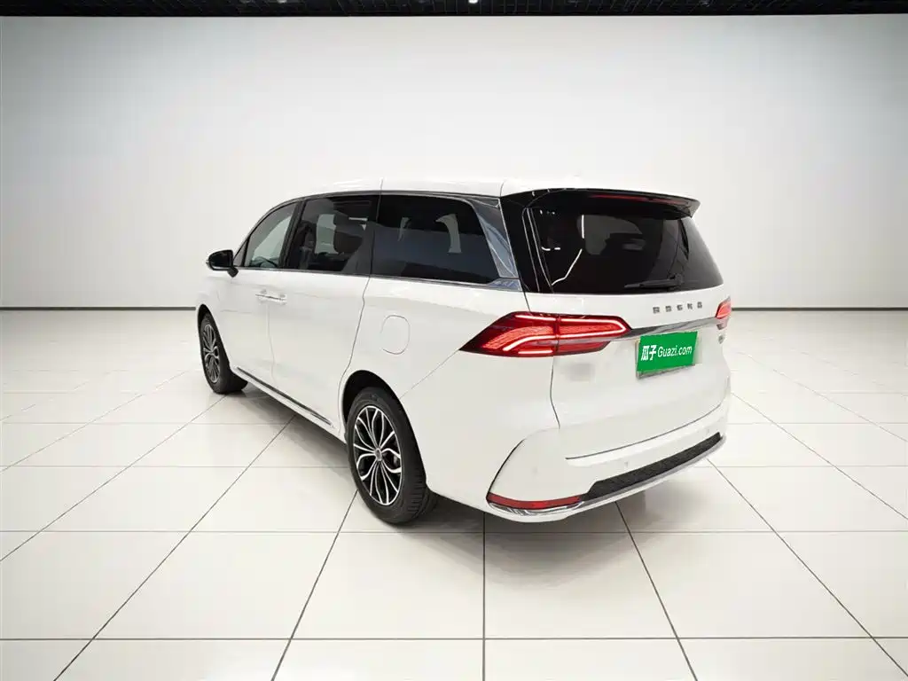 Roewe iMAX8 New Energy 2025 1.5T DMH Lu Zun Premium Edition купить на сайте DeffCars