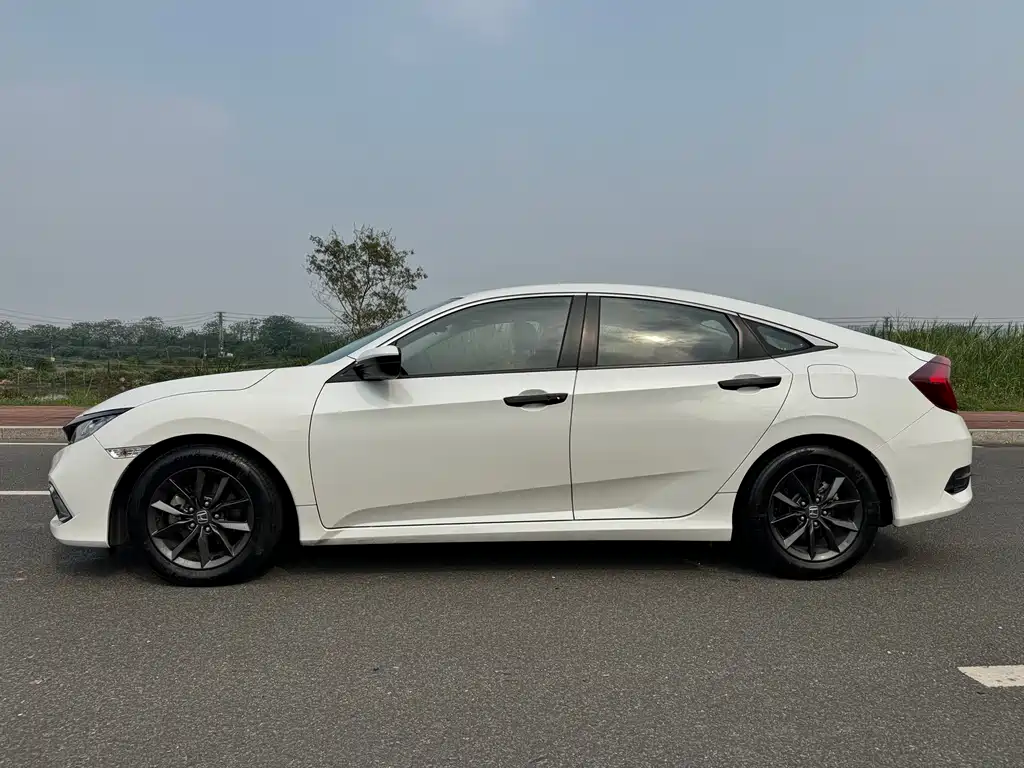 Civic 2019 220TURBO CVT Dynamic Edition National V купить на сайте DeffCars