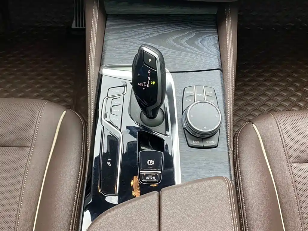 BMW 5 Series 2021 530Li Leading M Sports Package купить на сайте DeffCars