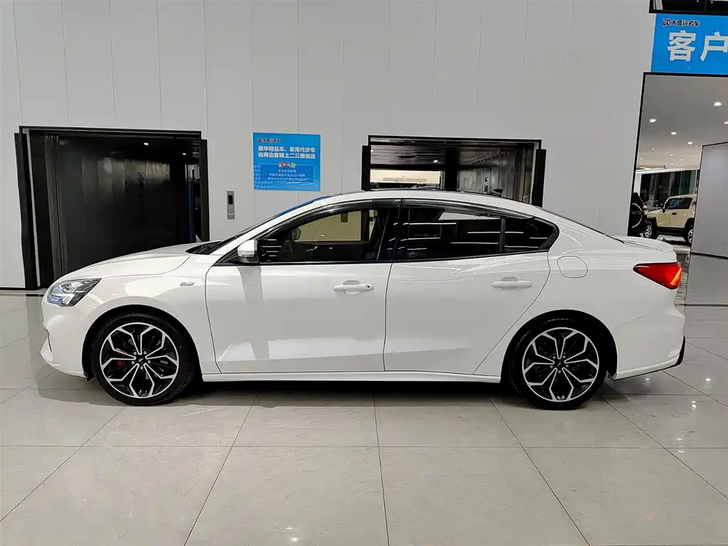 Focus 2021 Sedan EcoBoost 180 Automatic ST Line купить на сайте DeffCars