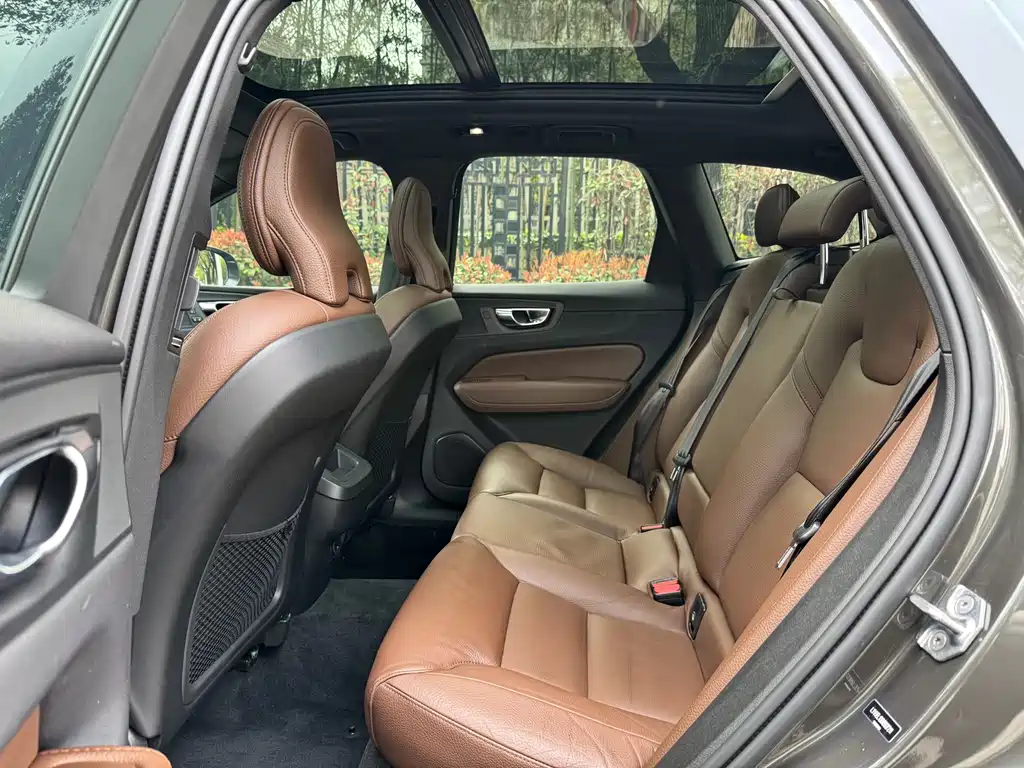 Volvo XC60 2022 B5 four-wheel drive Zhiyuan Deluxe Edition купить на сайте DeffCars