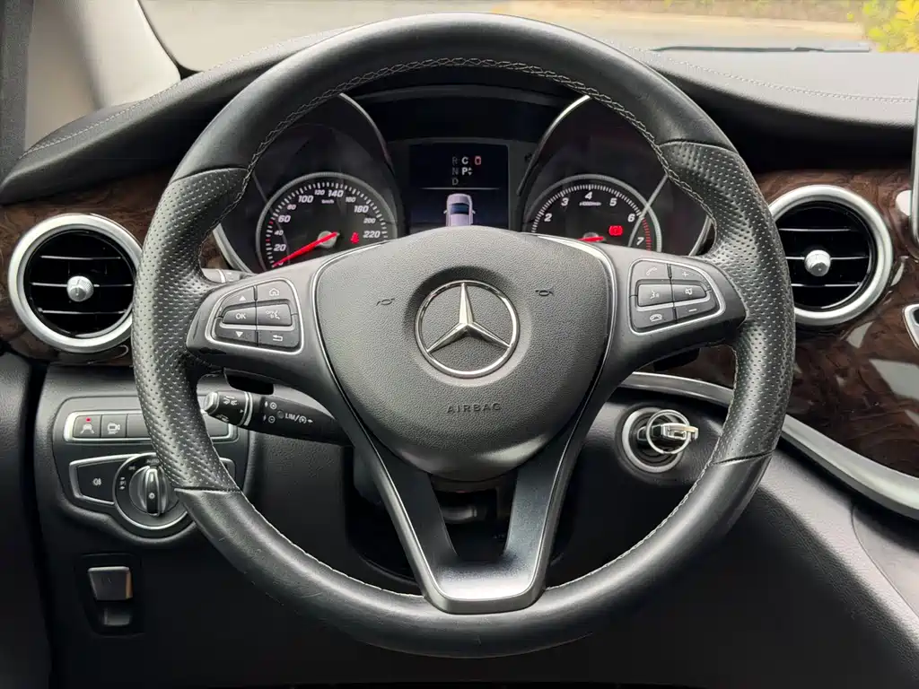 Mercedes-Benz V-Class 2018 V 260 Premium Edition National V купить на сайте DeffCars