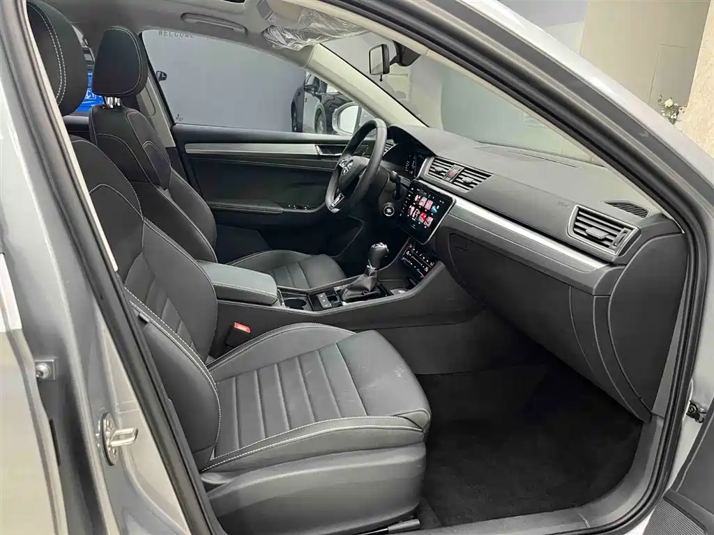 Superb 2023 facelift TSI280 DSG exclusive version купить на сайте DeffCars