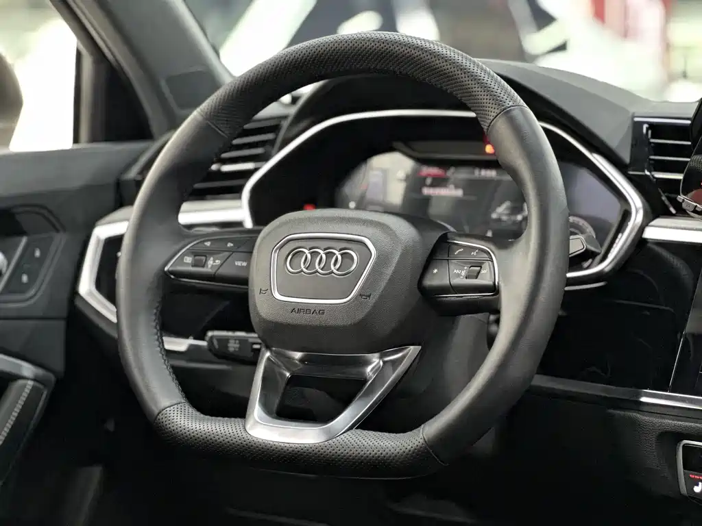 Audi Q3 2025 quattro 45th anniversary collector's edition 35TFSI fashionable and dynamic купить на сайте DeffCars