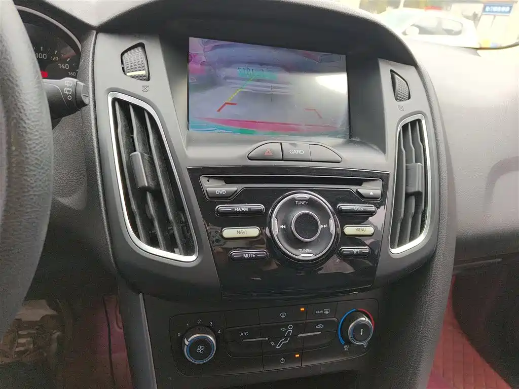 Focus 2018 hatchback classic 1.6L automatic comfort smart mobility version купить на сайте DeffCars
