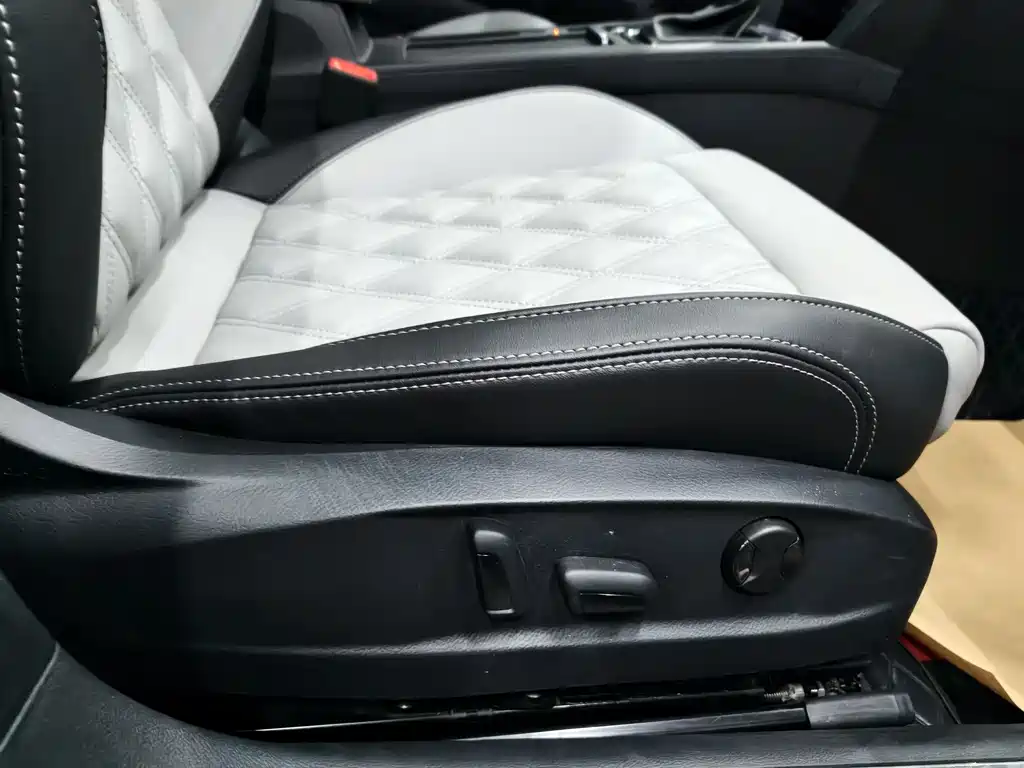 Magotan 2023 2 million commemorative edition 330TSI DSG leading model купить на сайте DeffCars