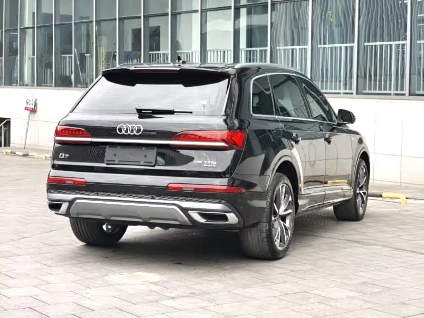 Audi Q7 2023 55 TFSI quattro S line sports version купить на сайте DeffCars