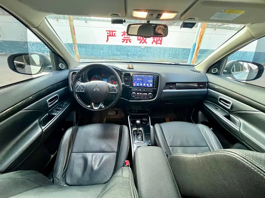 Outlander 2018 2.0L 2WD Honor Edition 5 seats купить на сайте DeffCars