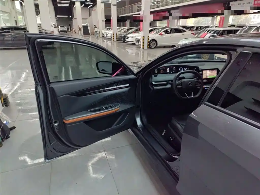 Changan UNI-V 2022 1.5T premium model купить на сайте DeffCars