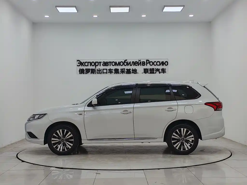 Outlander 2021 2.0L 2WD Smooth Edition 5 seats купить на сайте DeffCars