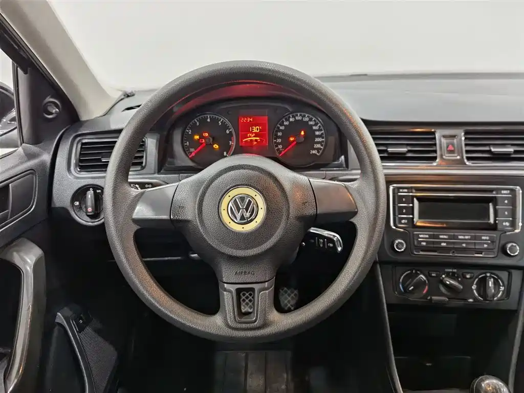 Santana 2015 1.4L Manual Fashion Edition купить на сайте DeffCars