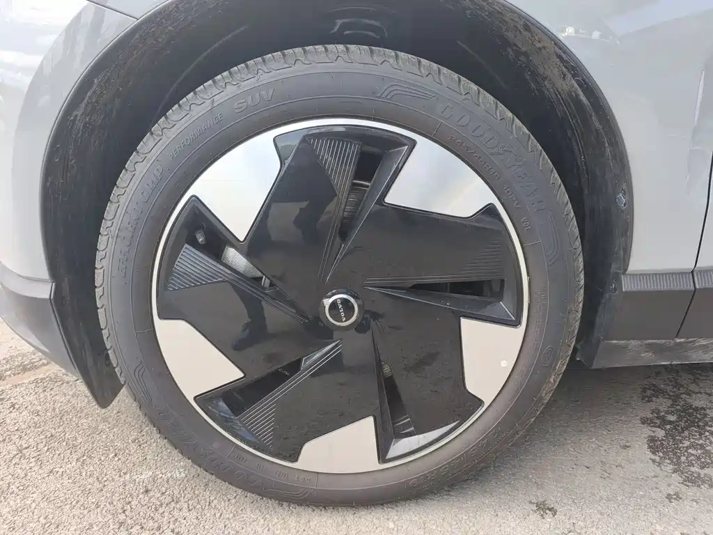 Volvo EX30 2025 rear drive long range version Plus купить на сайте DeffCars