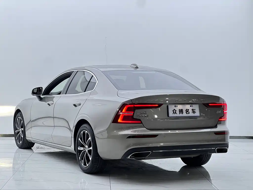 Volvo S60 2022 B4 Zhiyi Luxury Edition купить на сайте DeffCars
