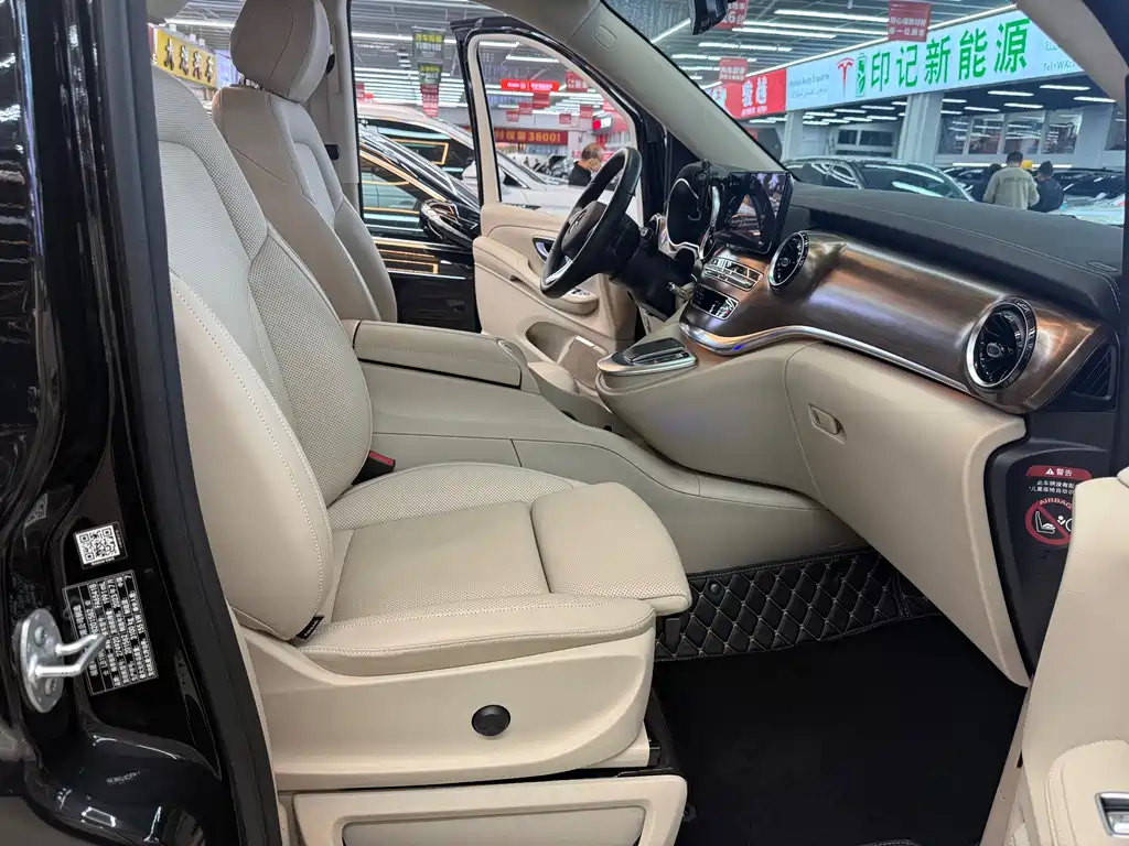 Mercedes-Benz V-Class 2022 V 260 L Long Wheelbase Luxury Edition купить на сайте DeffCars