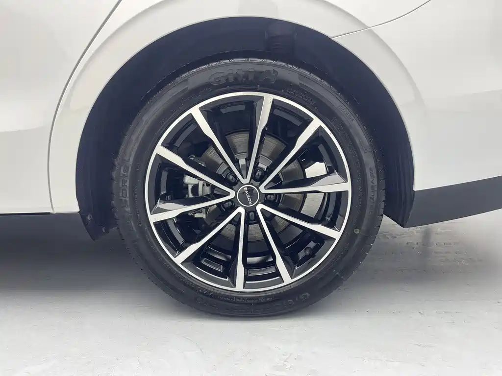 Roewe D7 2025 DMH 125km World Championship Edition купить на сайте DeffCars