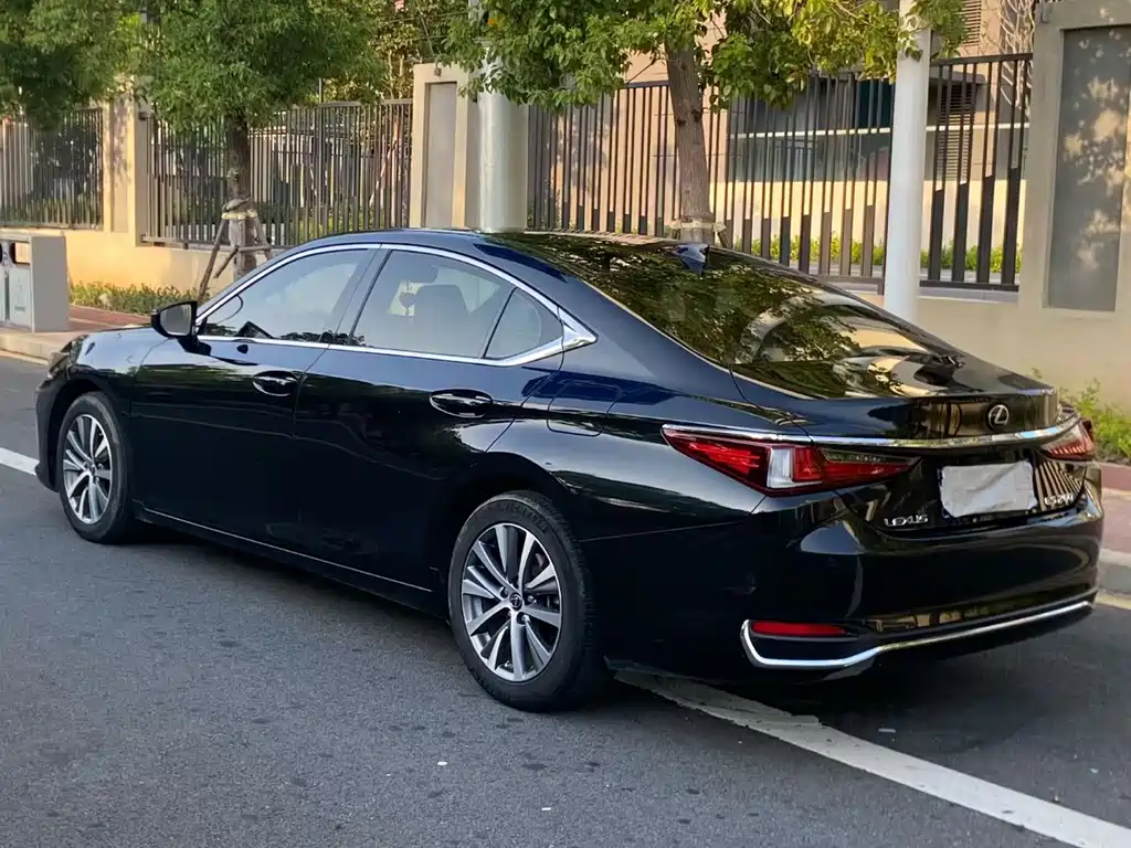 Lexus ES 2018 260 Excellence Edition National V купить на сайте DeffCars