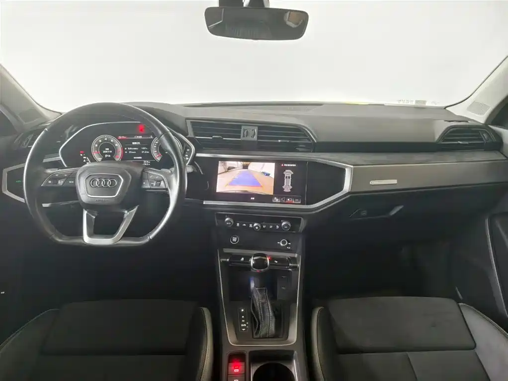 Audi Q3 2023 35 TFSI Fashionable and Dynamic (1.5T) купить на сайте DeffCars