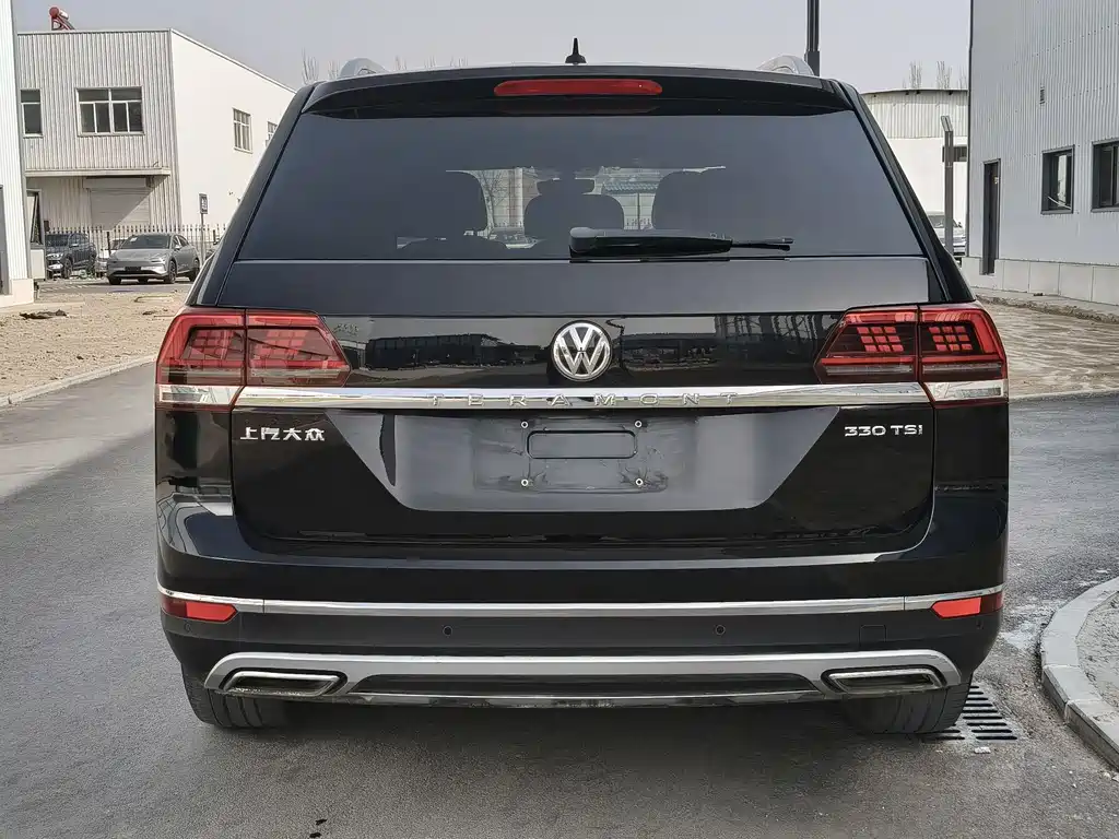 Touron 2017 330TSI two-wheel drive luxury version купить на сайте DeffCars