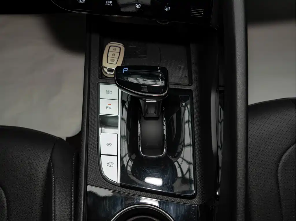 Elantra 2022 1.5L CVT LUX Premium Edition купить на сайте DeffCars
