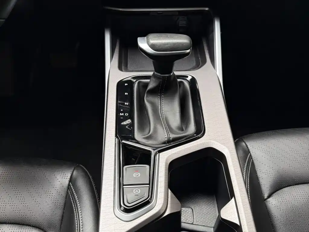Emgrand 2023 4th Generation Champion Edition 1.5L CVT Premium Type купить на сайте DeffCars