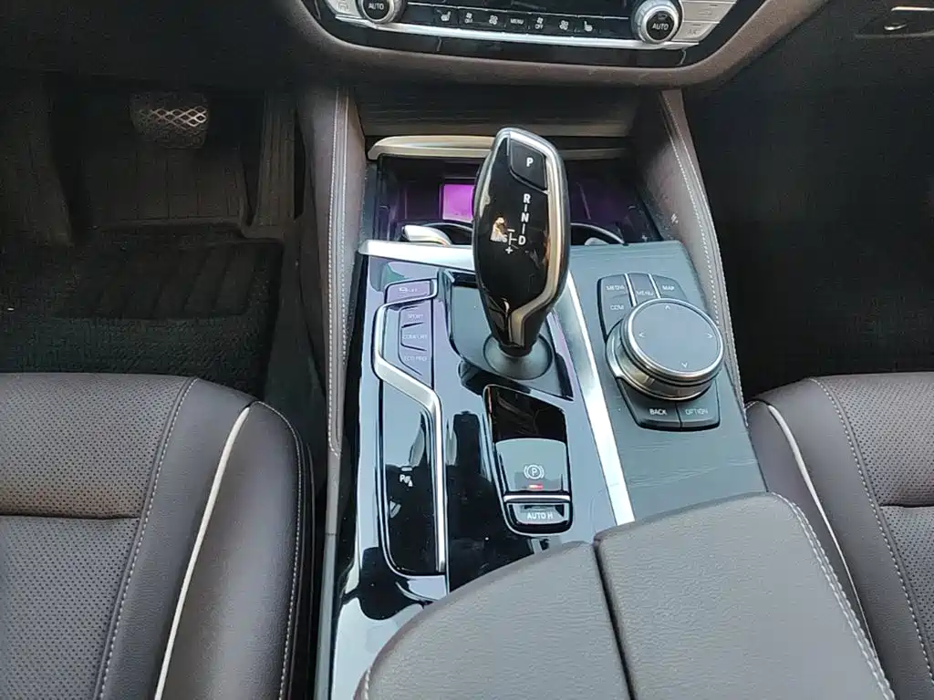 BMW 5 Series 2023 530Li Leading M Sport Kit купить на сайте DeffCars