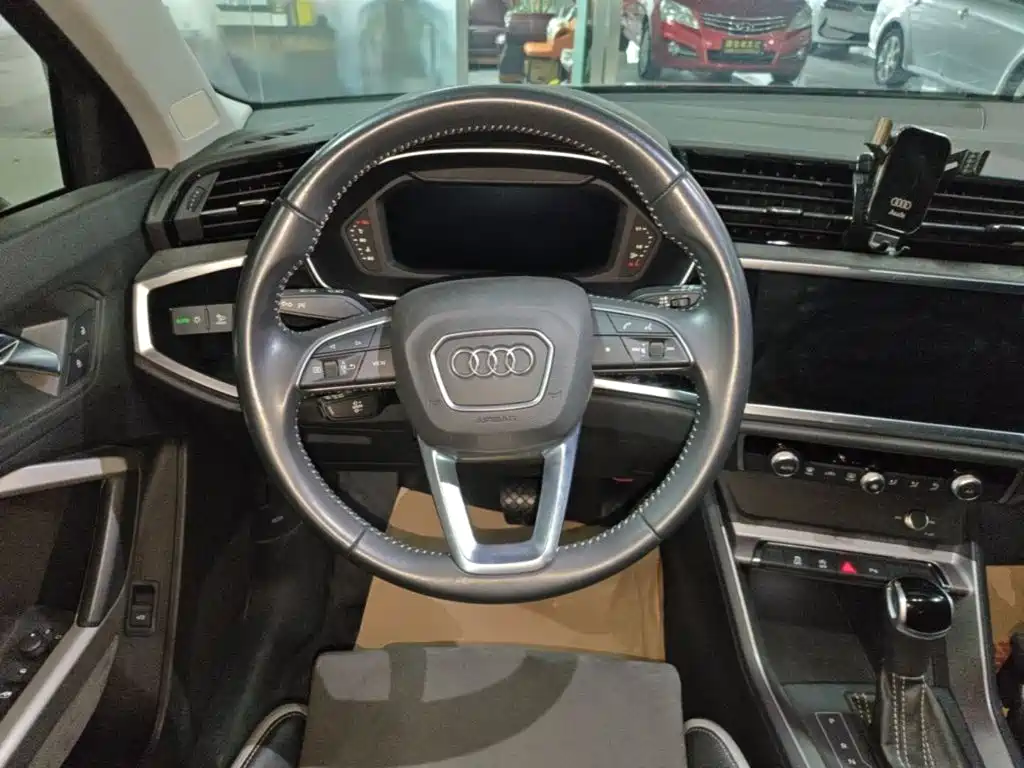 Audi Q3 2021 35 TFSI aggressive and dynamic model купить на сайте DeffCars