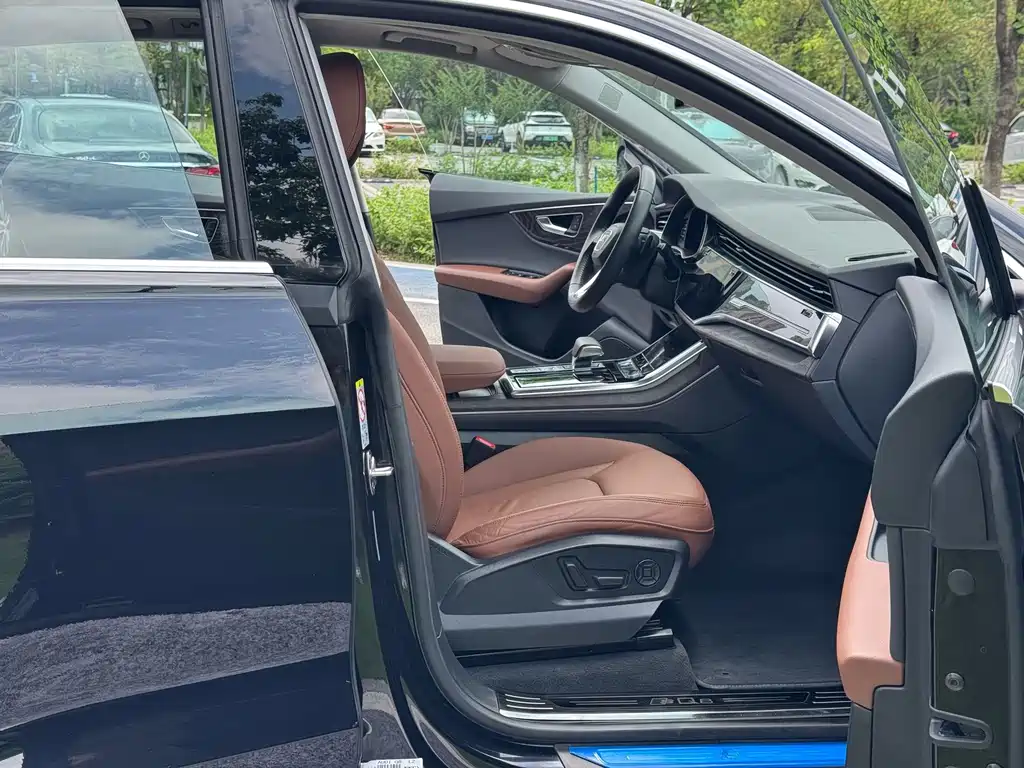 Audi Q8 2019 55 TFSI luxury and dynamic model купить на сайте DeffCars