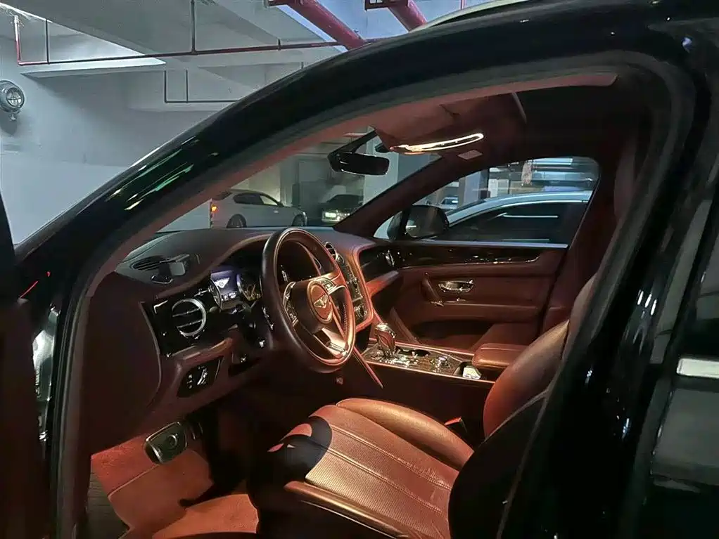 Bentayga 2018 4.0T V8 купить на сайте DeffCars
