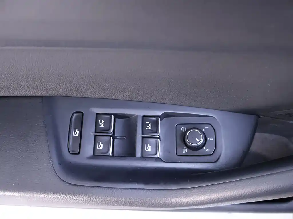 Magotan 2023 2 million commemorative edition 330TSI DSG leading model купить на сайте DeffCars
