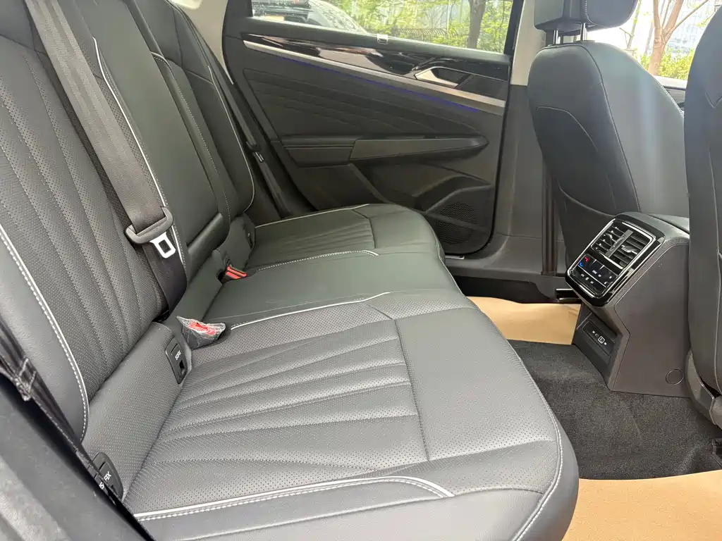 Passat 2024 380TSI Deluxe Edition купить на сайте DeffCars