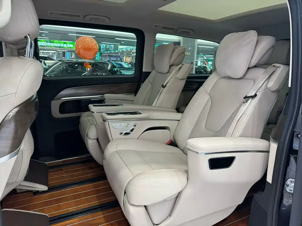 Mercedes-Benz V-Class 2021 V 260 L Long Wheelbase Premium Edition купить на сайте DeffCars