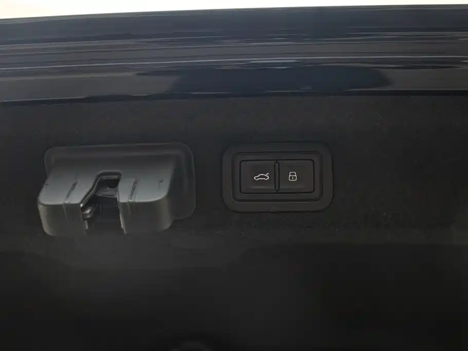 Audi A7L 2024 45TFSI S-line Dream Building Liquid Crystal Package купить на сайте DeffCars